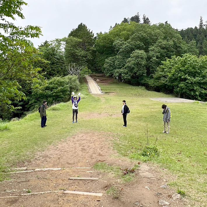 心地よい疲労感と山の景色に思わず笑顔   ●「山を歩こう！第１弾 御岳山」